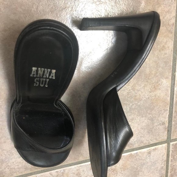 Anna Sui Sexy Black Leather Mules - Picture 2 of 4
